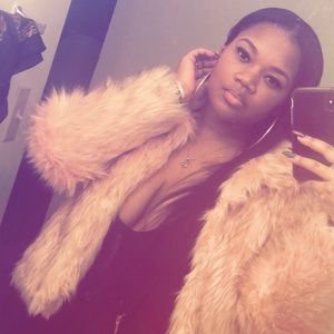 Meet your Posher, Davida